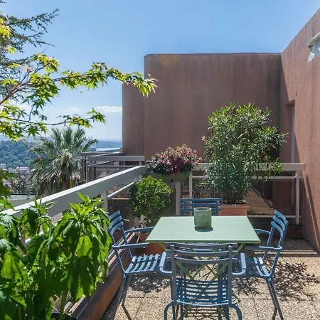 2 Pieces D'exception En Dernier Etage Avec Vue Panoramique Appartement Nice